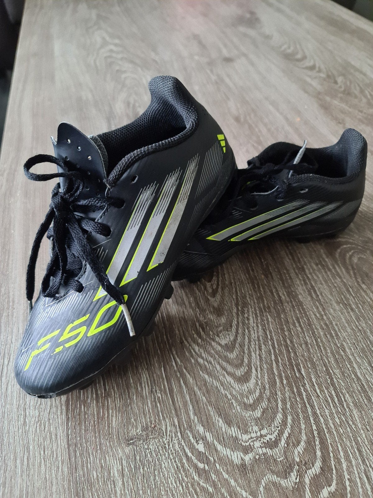 voetbal schoenen Adidas maat 34, Maat XS of kleiner, Ophalen, Zo goed als nieuw, Schoenen