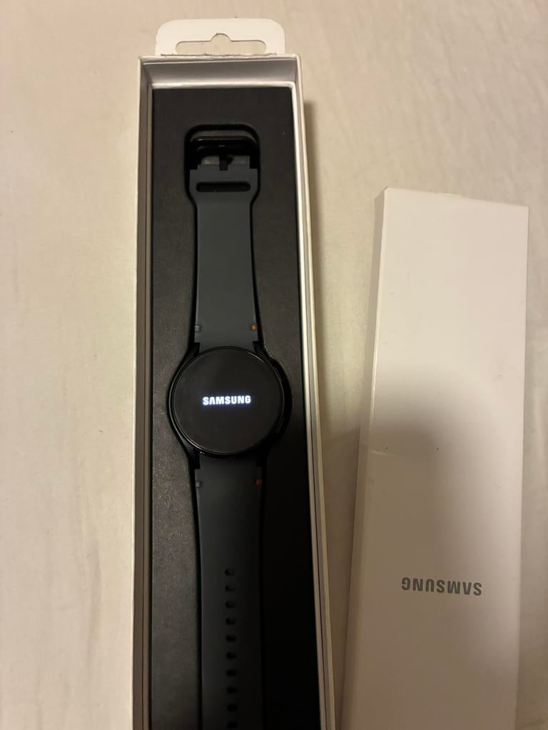 Samsung galaxy smartwatch Fe, Zwart, Ophalen of Verzenden, Zo goed als nieuw, Conditie