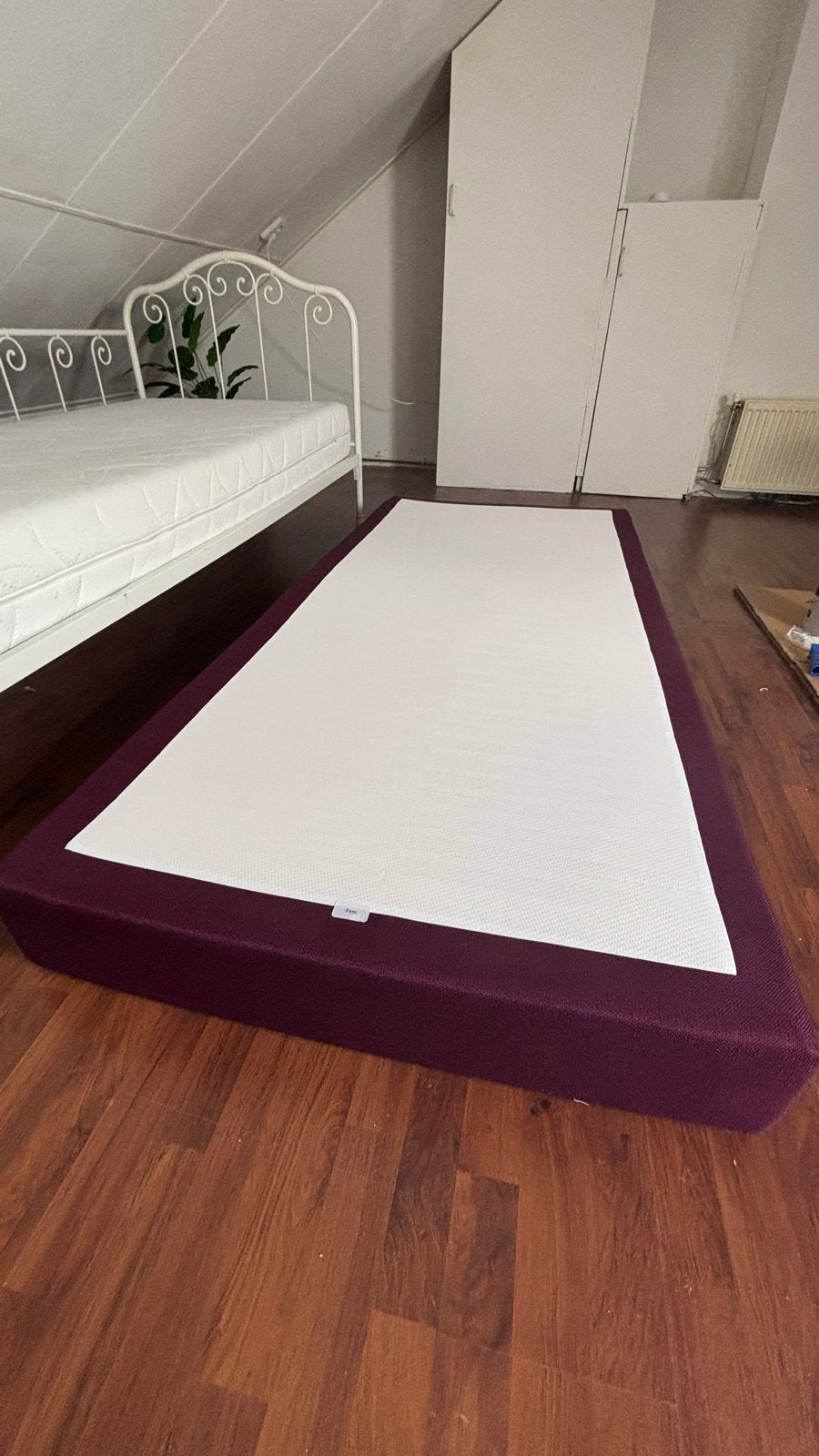 Eenpersoons boxspring paars - 90x200 cm - as good as new, Ophalen, 90 cm, Zo goed als nieuw, 200 cm