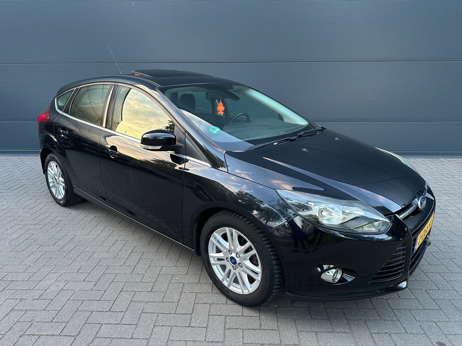 Ford Focus 1.6 TI-VCT Titanium SCHUIFDAK | CARPLAY | CRUISE, Auto's, 4 cilinders, Zwart, 1216 kg, Particulier
