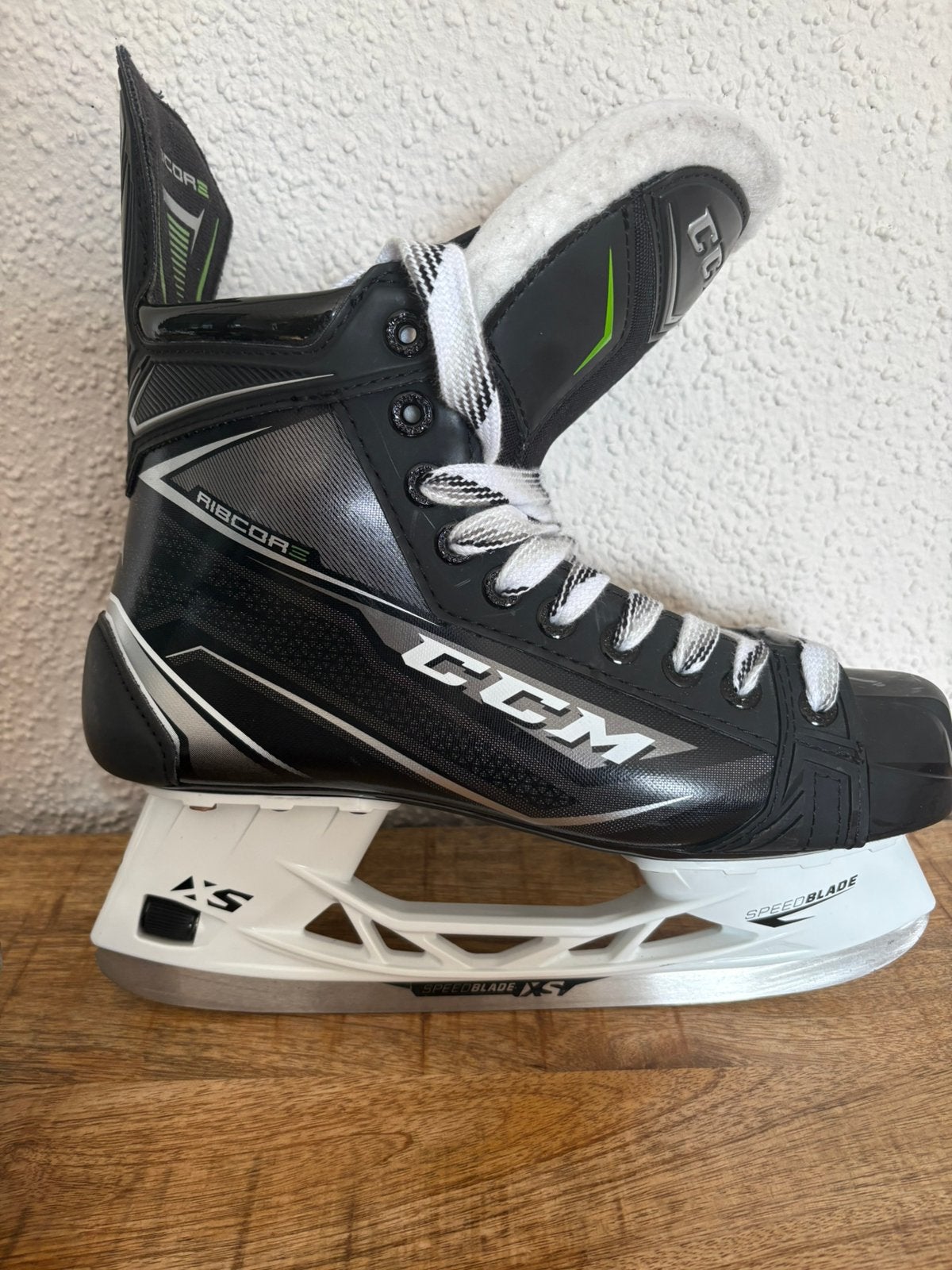 IJshockey schaatsen CCM Ribcor 76K, als nieuw!!!, Ophalen, Zo goed als nieuw, Schaatsen