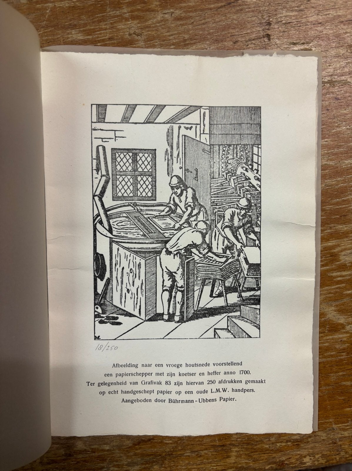 Vroege Houtsnede: Papierschepper met Koetser en Drukker, Dagelijks leven, Ophalen of Verzenden, Houtsnede, 1950 - 1999