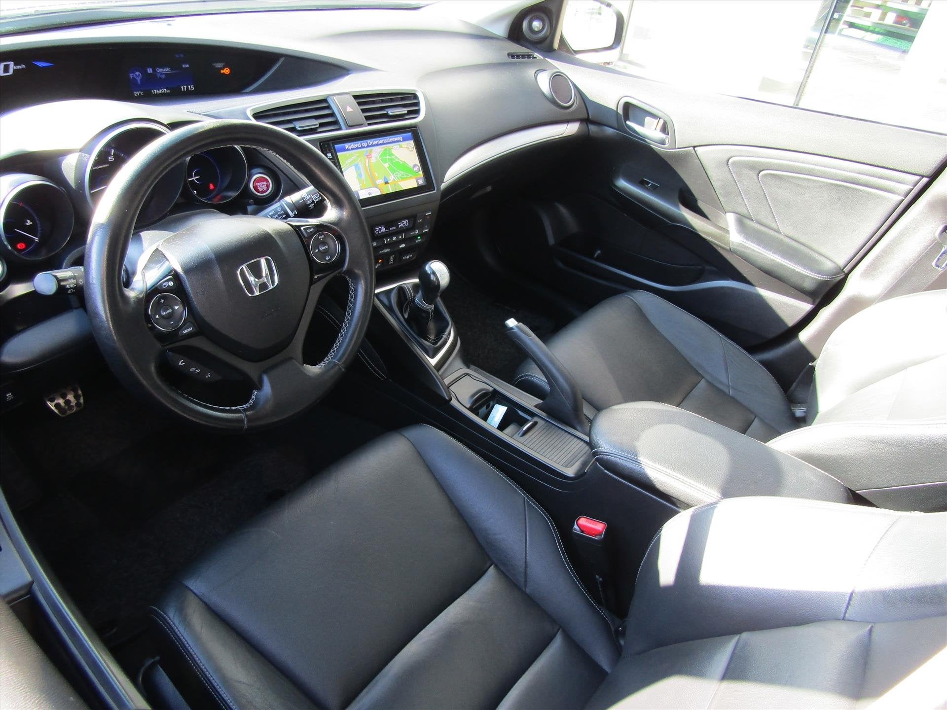 Honda Civic 1.8 142pk Executive NAVI,LEDER,PANORAMADAK,TREKH, Dealer onderhouden, Gebruikt, 4 cilinders, Bedrijf