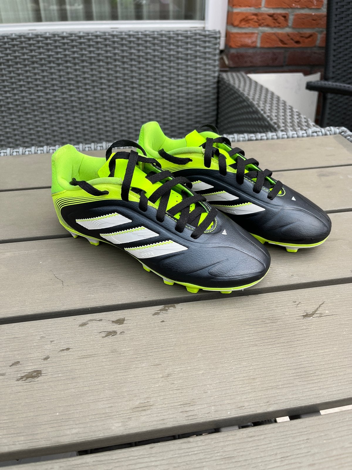 Adidas voetbalschoenen maat 31 - Zwart/Neon Geel, Maat XS of kleiner, Ophalen, Nieuw, Schoenen