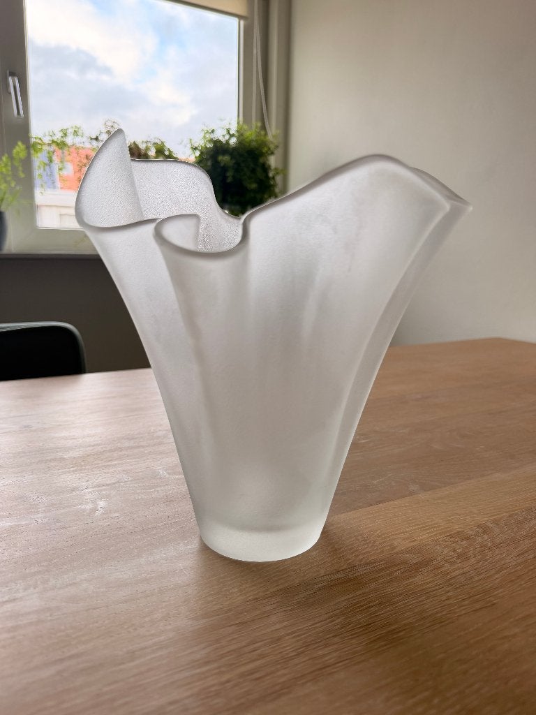 Italiaanse moderne zakdoekvaas van matglas, Ophalen, Gebruikt, Wit, Glas