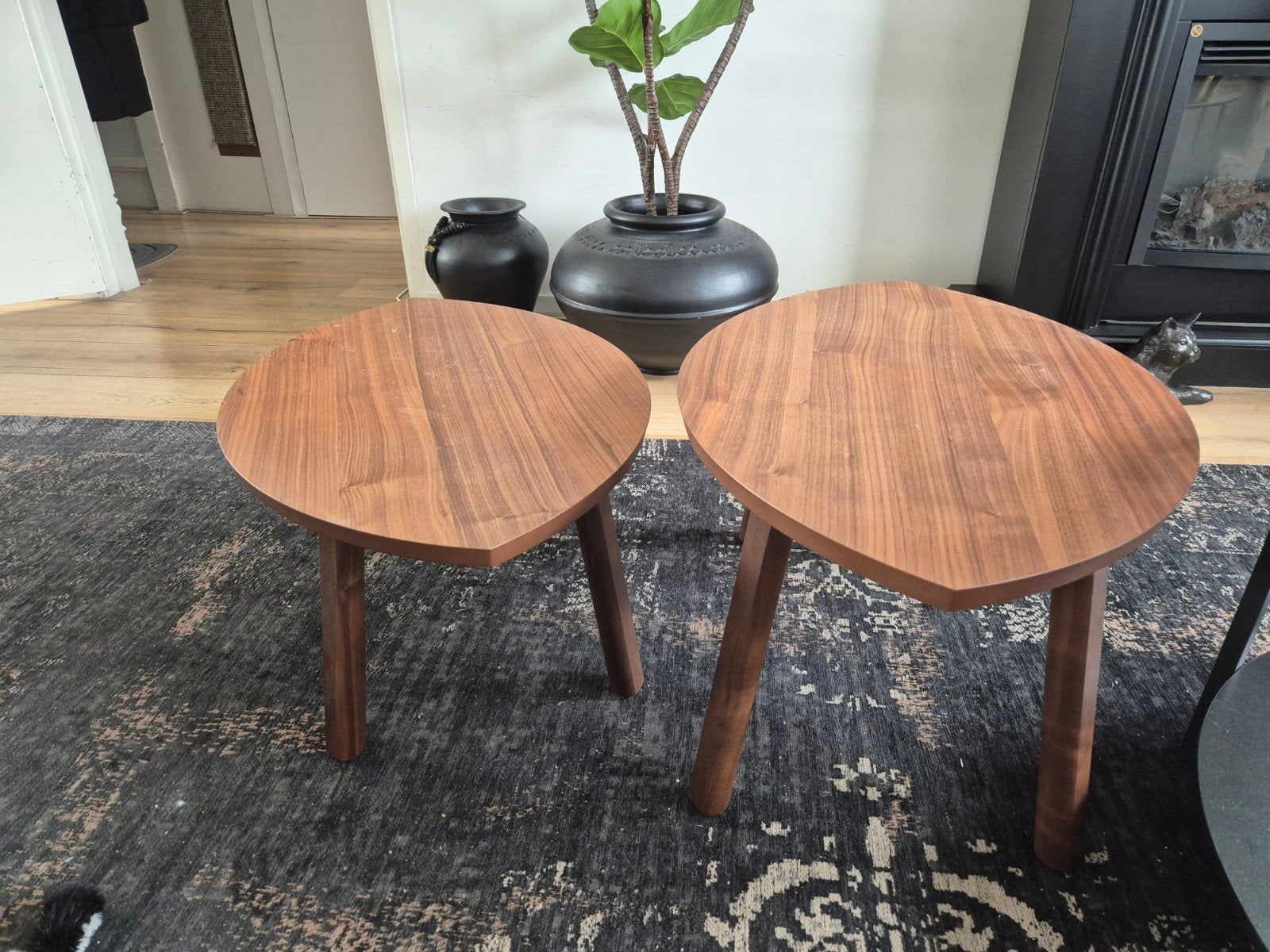 IKEA STOCKHOLM Bijzettafel set van 2, Walnoot, Z.g.a.n., Huis en Inrichting, Ophalen, Zo goed als nieuw, Ovaal