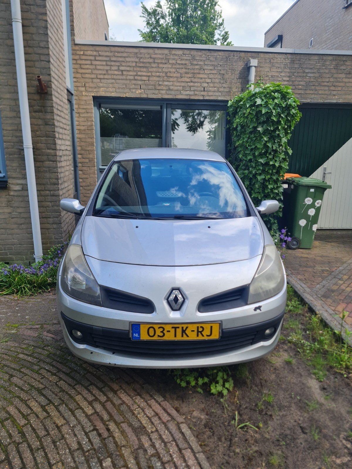 Renault Clio 1.4 16V 72KW 3-DRS E4 2006 Grijs, Auto's, Renault, Particulier, Clio, Benzine, C, Hatchback, Handgeschakeld, Origineel Nederlands