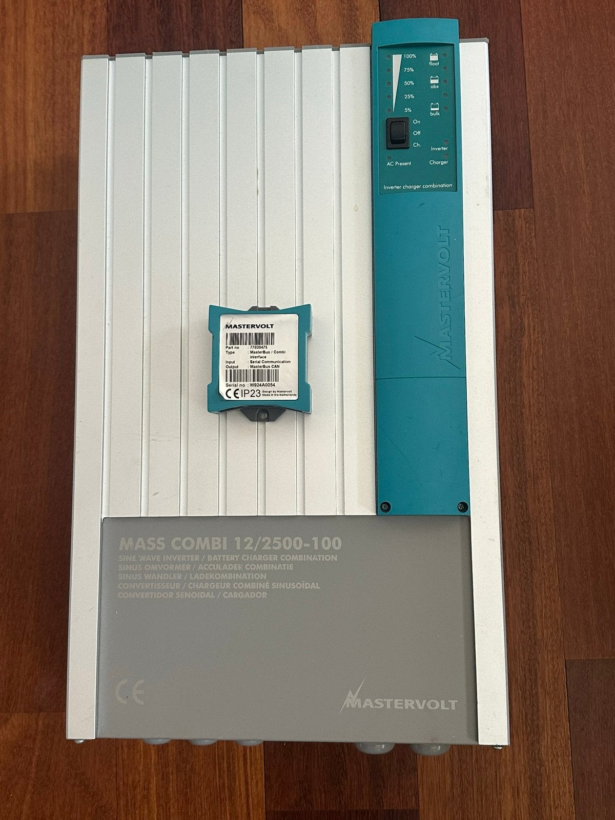 Mastervolt lader/omvormer mass combi 12/2500-100, Ophalen of Verzenden, Zo goed als nieuw, Overige typen
