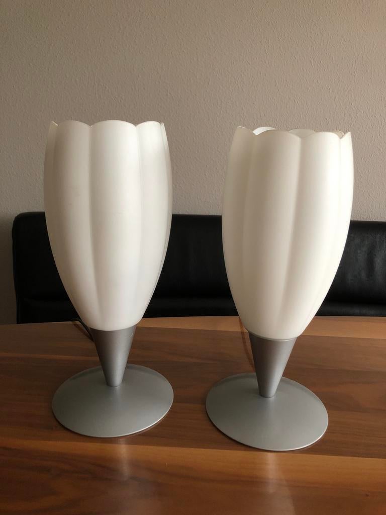 Set van 2 moderne tafellampen - wit en zilver, Ophalen, Gebruikt, Kunststof, 50 tot 75 cm