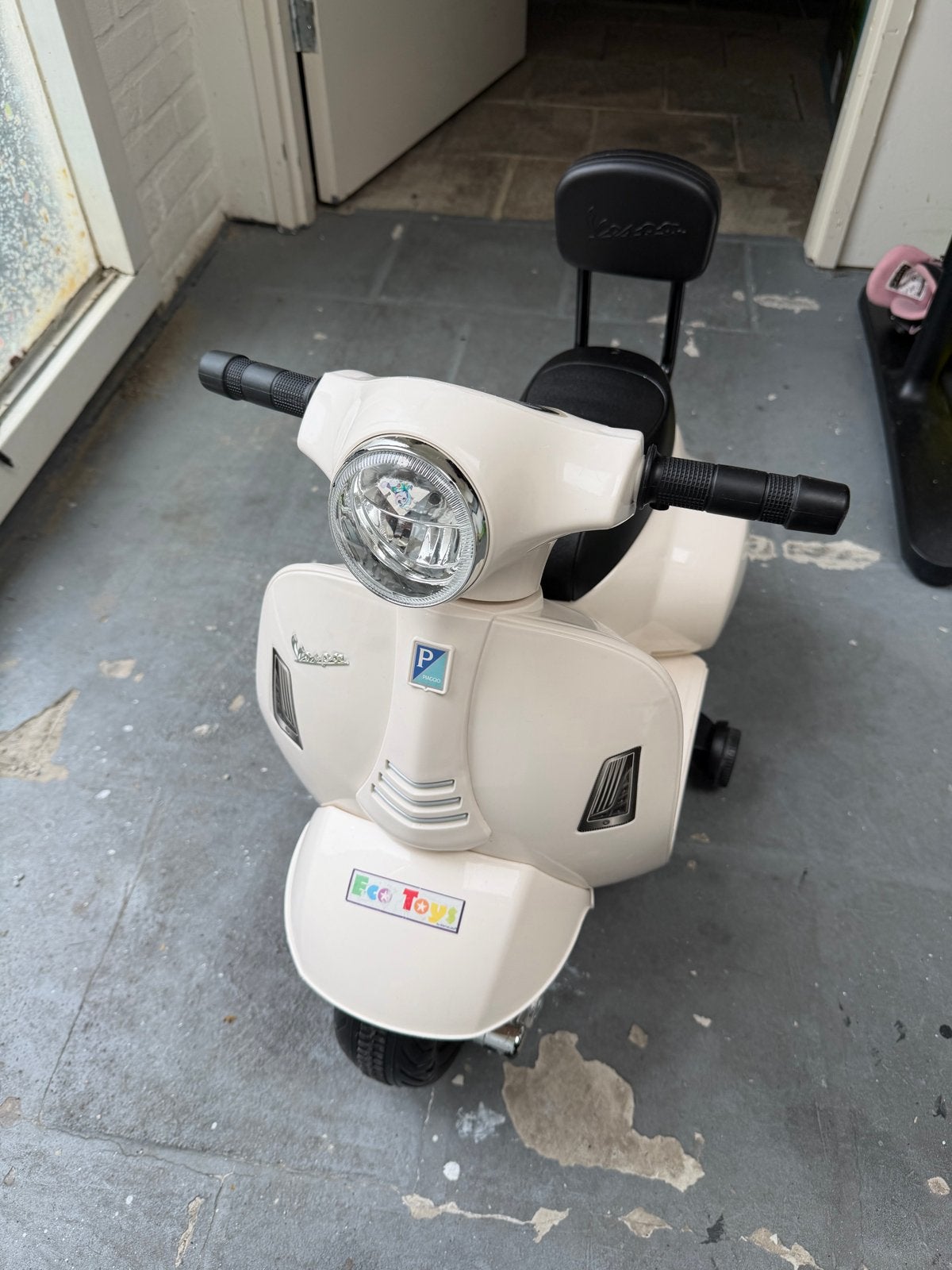 Witte Vespa scooter, Ophalen, Gebruikt