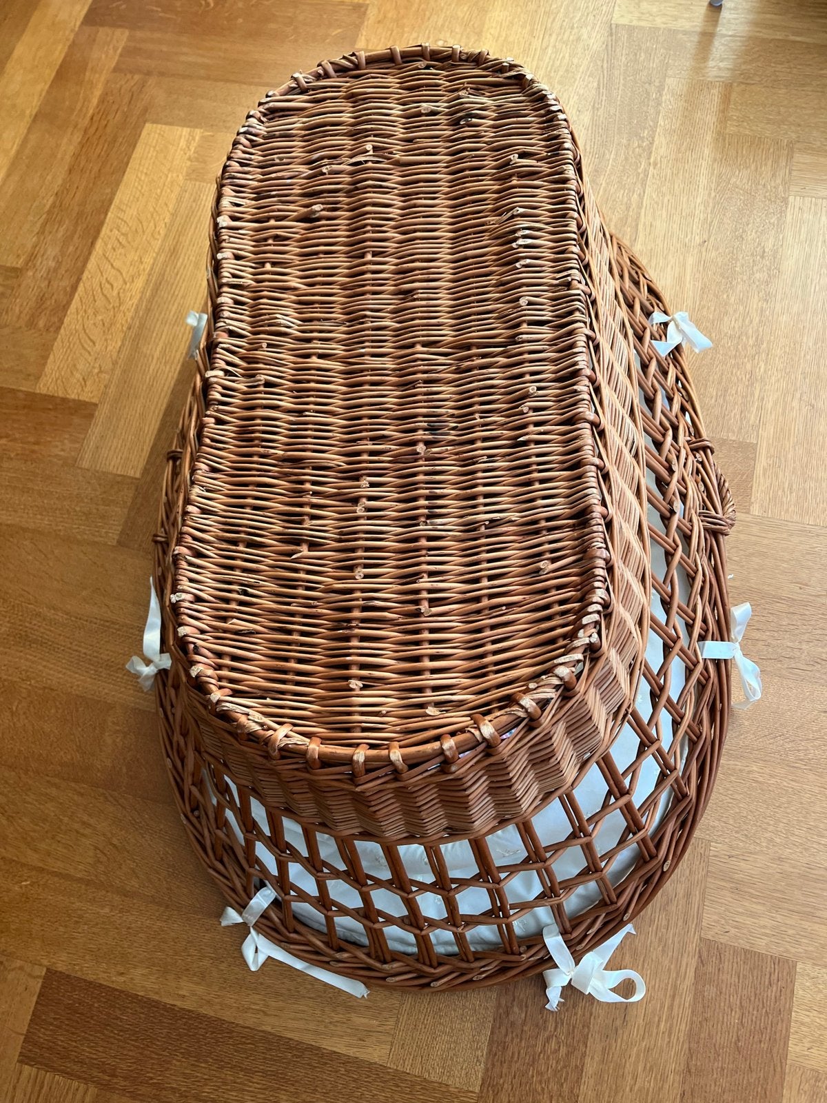 Mooie rieten wieg met bekleding en matrasje, Ophalen, Zo goed als nieuw, Wieg