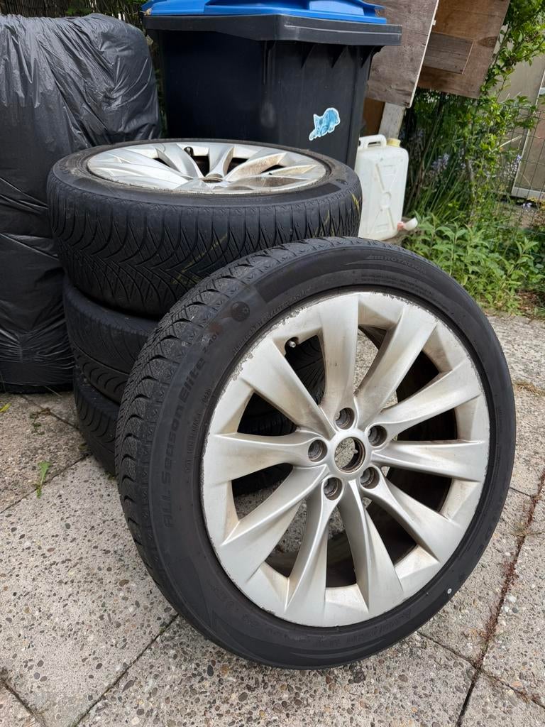 Tesla Model S 245/45/R19 Velgen + 4 Winterbanden, Auto-onderdelen, Banden en Velgen, Banden en Velgen, Personenwagen, Zomerbanden