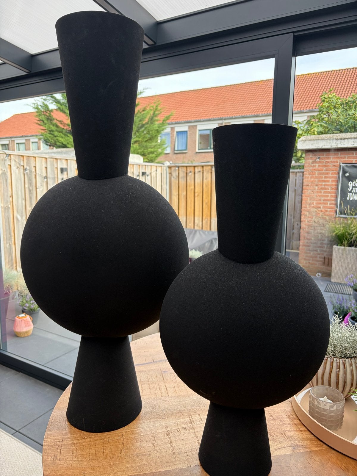 Set van 2 zwarte vazen, 83 cm en 61 cm hoog, Ophalen of Verzenden, Gebruikt, Geschikt voor droogbloemen, Zwart