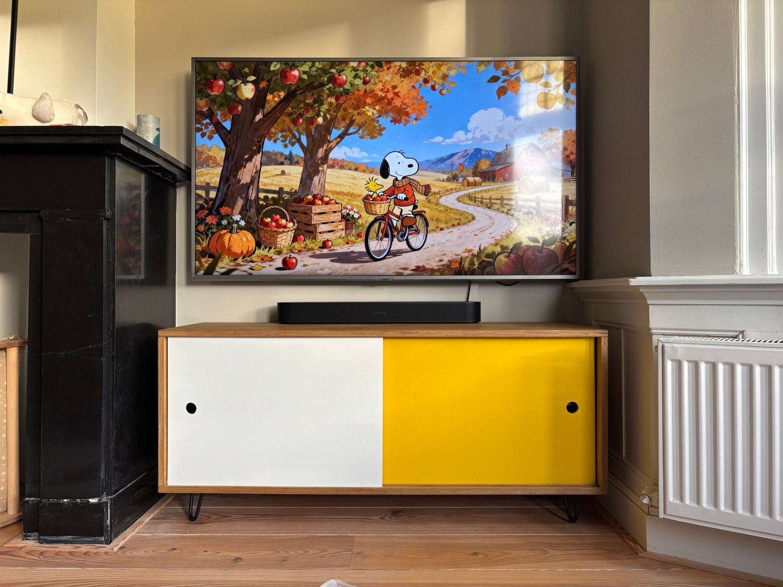 Modern TV-meubel met schuifdeuren (wit/geel), Huis en Inrichting, Ophalen, Gebruikt, 100 tot 150 cm, Minder dan 100 cm