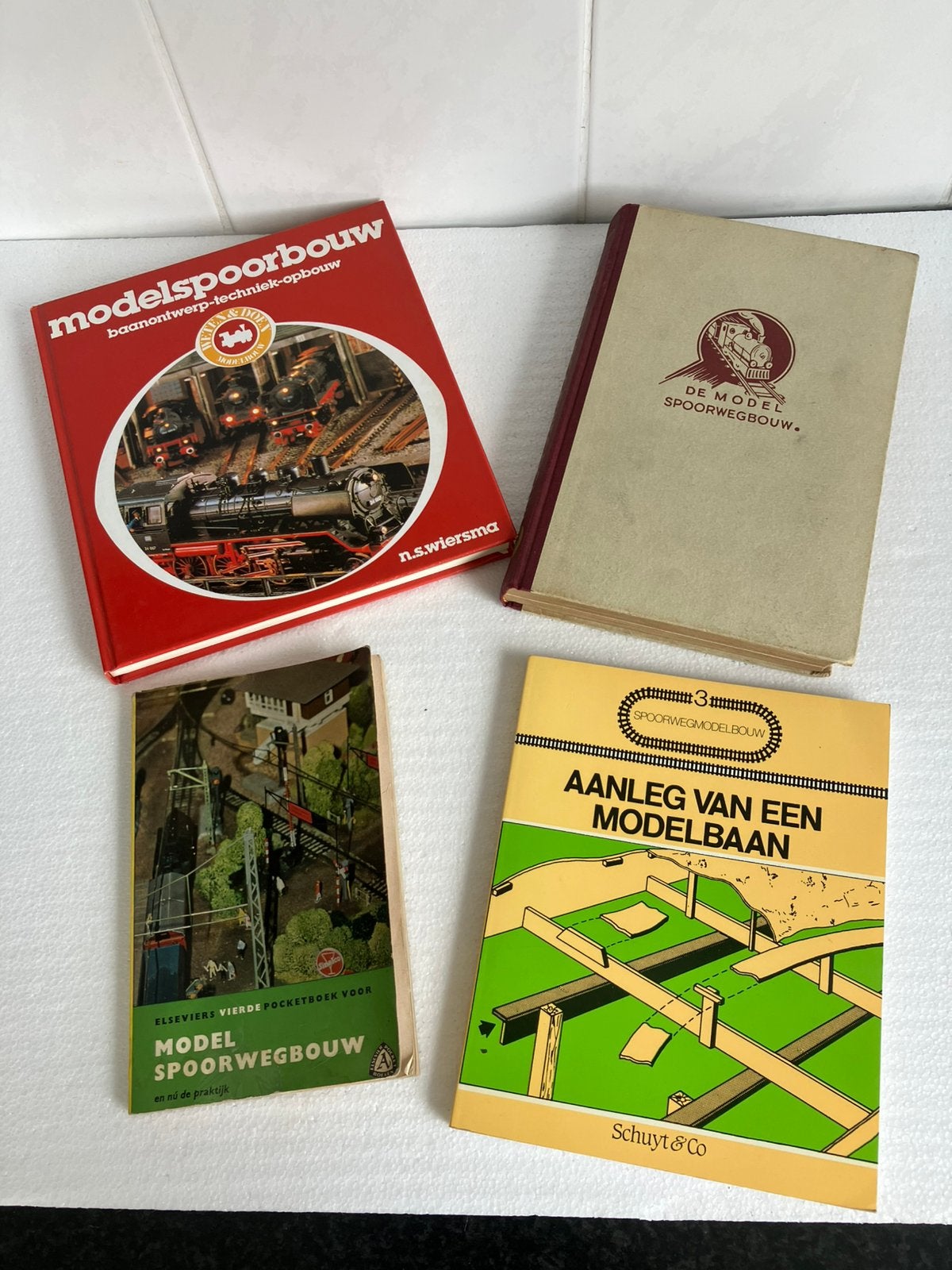 Boeken voor modelspoorbaan., Ophalen, Zo goed als nieuw