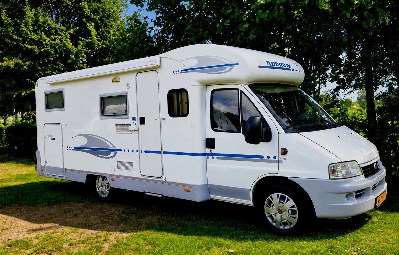 Adria Coral 660 sl met enkele bedden, Fiat, 7 tot 8 meter, Particulier, Adria