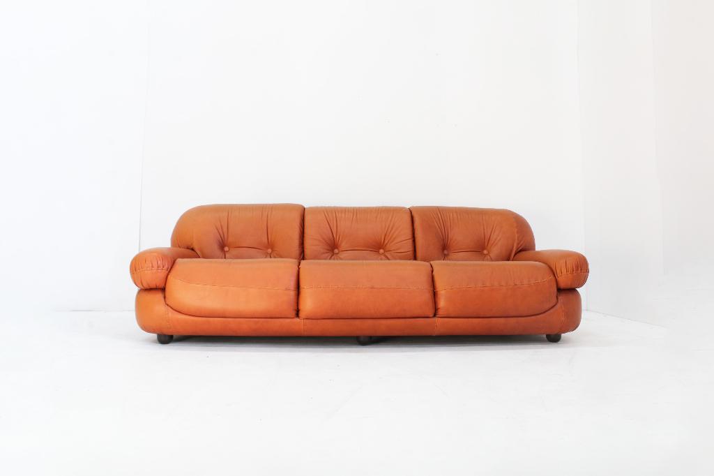 Italian cognac Leer 3 zitter sofa door Sapporo, Huis en Inrichting, Vintage design, Driepersoons, Ophalen of Verzenden, Zo goed als nieuw