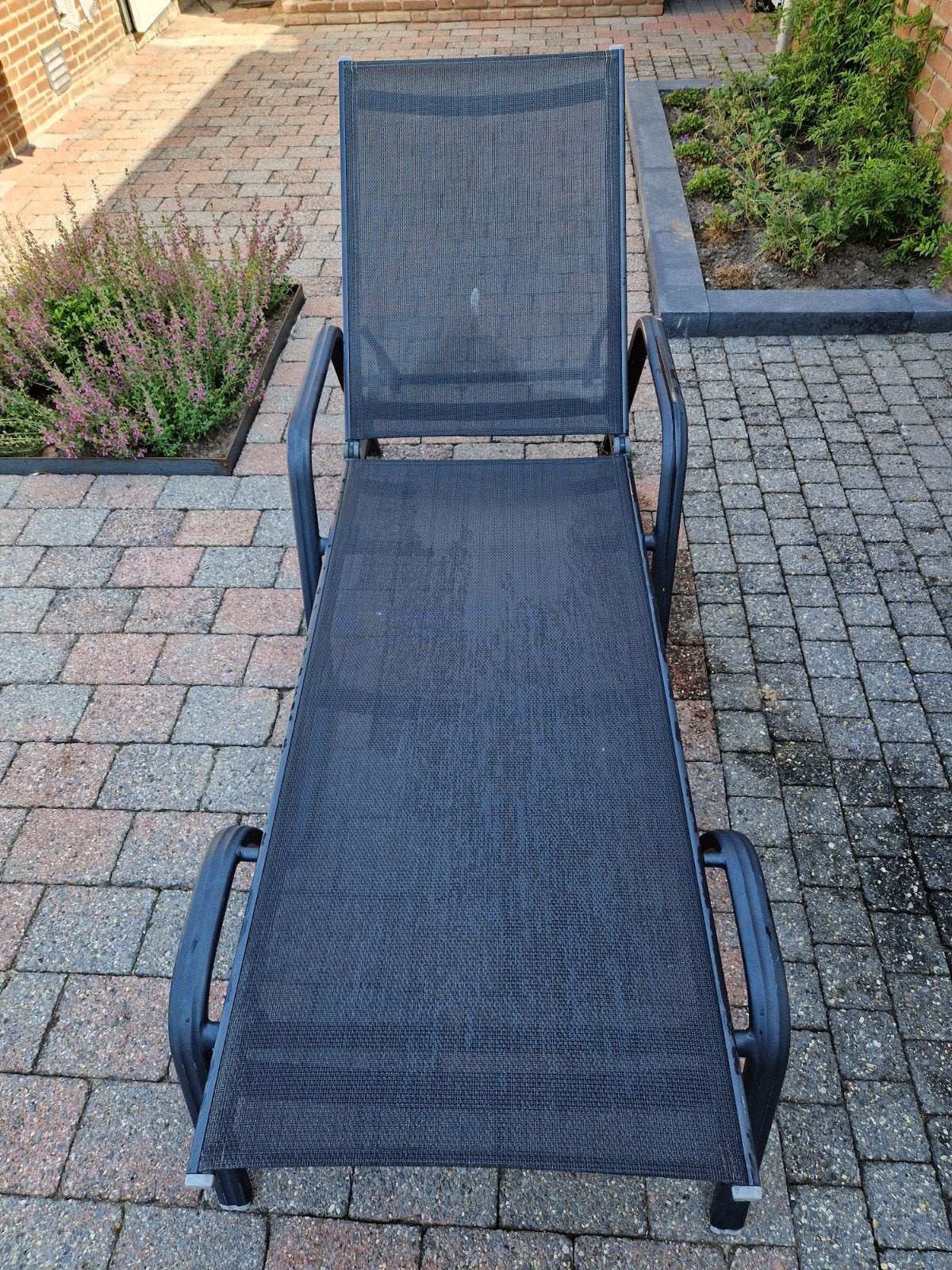 Ligbed met kussen - Comfortabel en verstelbaar, Tuin en Terras, Ophalen, Gebruikt, Metaal, Verstelbaar