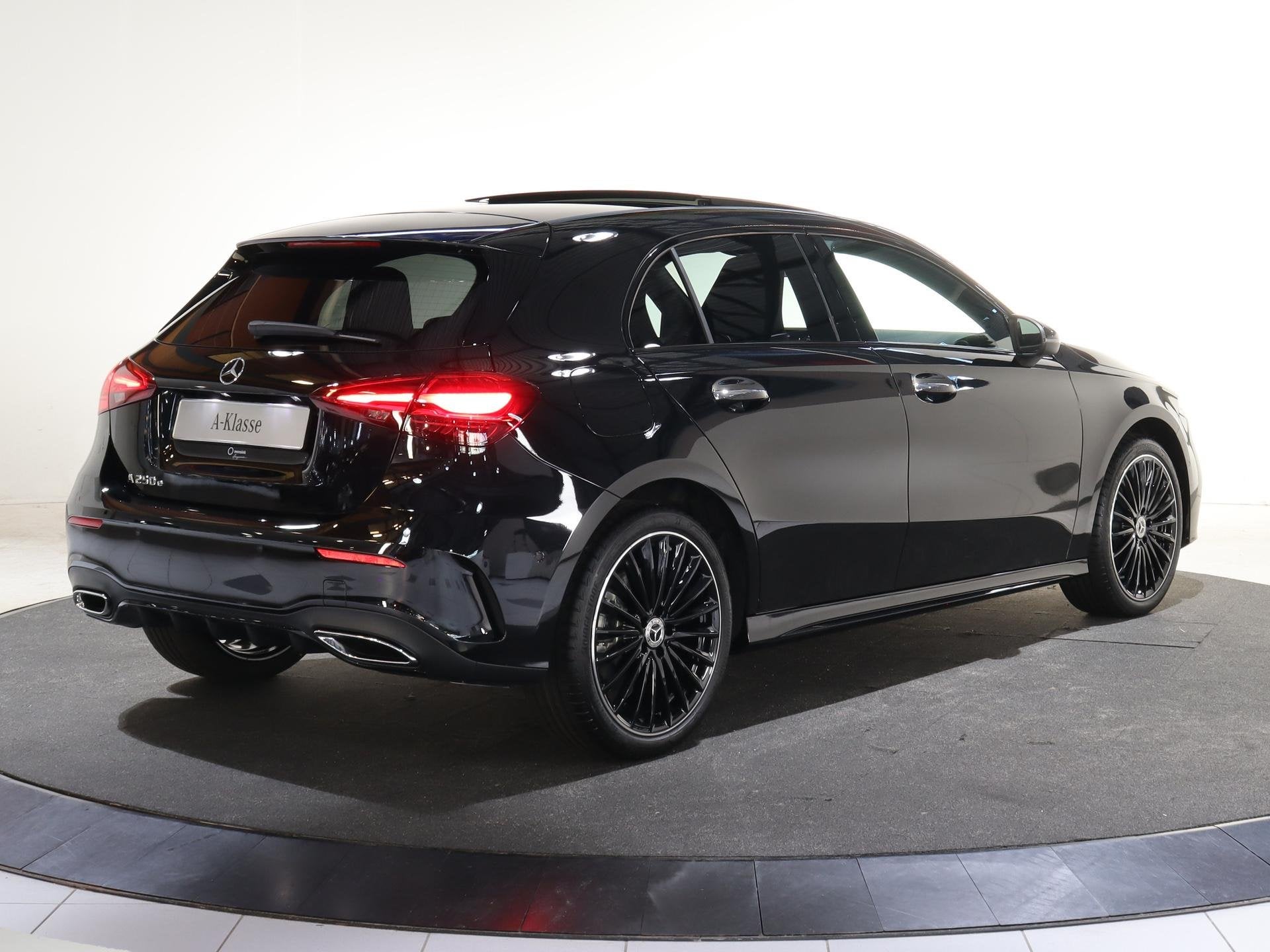 Mercedes-Benz A-klasse 250e Business Solution AMG | Panorama, Auto's, Mercedes-Benz, 4 cilinders, Automatische klimaatregeling