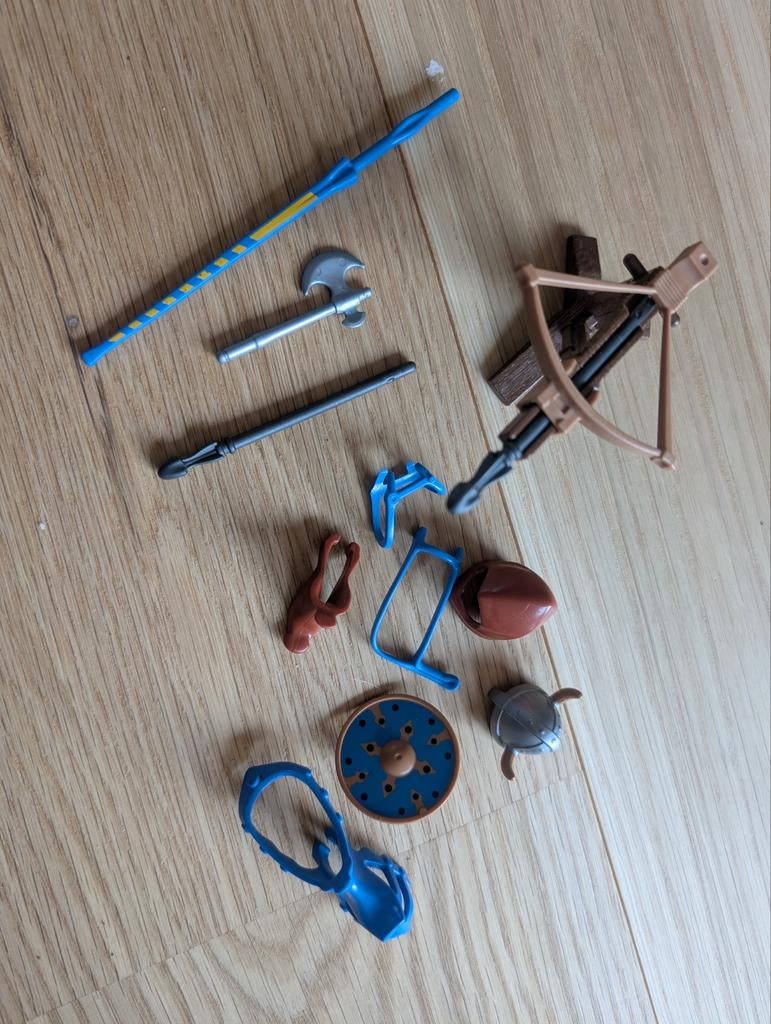 Playmobil ridder accessoires - kruisboog, lans, schild, helm, Ophalen of Verzenden, Gebruikt