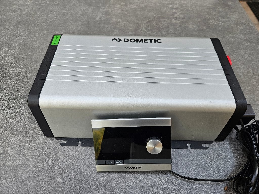 Dometic SinePower DSP 1512T omvormer met afstandsbediening, Ophalen of Verzenden, Zo goed als nieuw