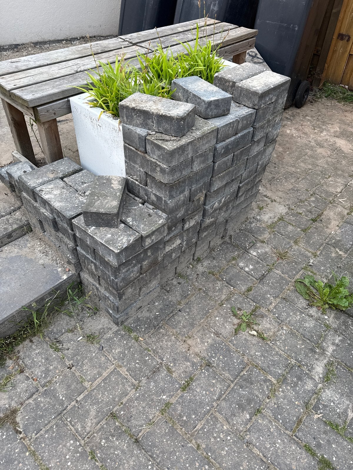 Gebruikte betonklinkers - 32m2 beschikbaar zelf uit te halen, Tuin en Terras, Tegels en Klinkers, Ophalen, Gebruikt, Klinkers