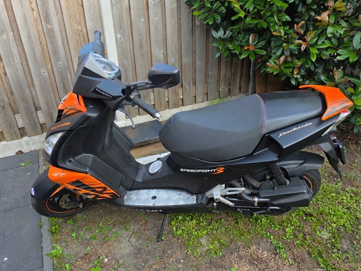 Peugeot Speedfight 3 Darkside - 2012 - Onderhoud nodig, Fietsen en Brommers, Ophalen