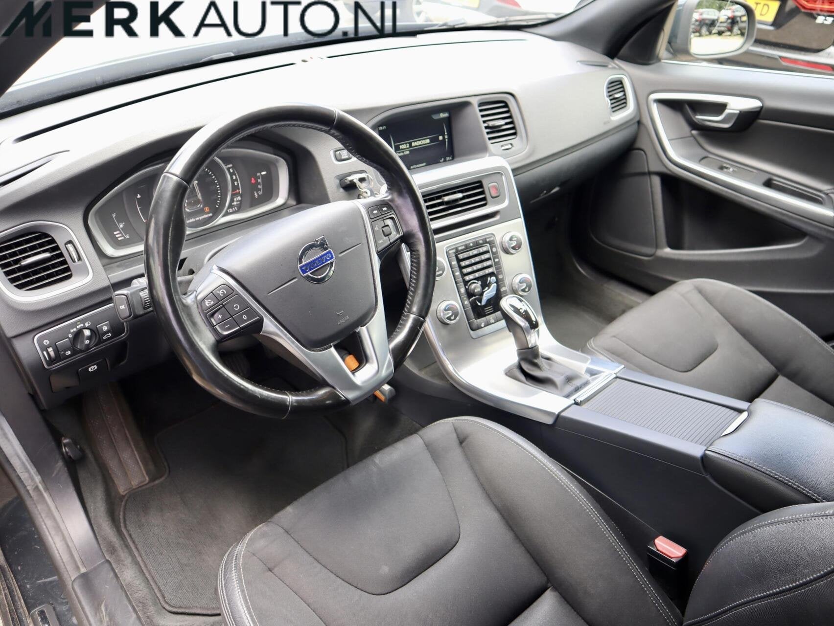 Volvo V60 2.0 D4 Momentum, Auto's, Euro 6, 1969 cc, Leder en Stof, 23 km/l