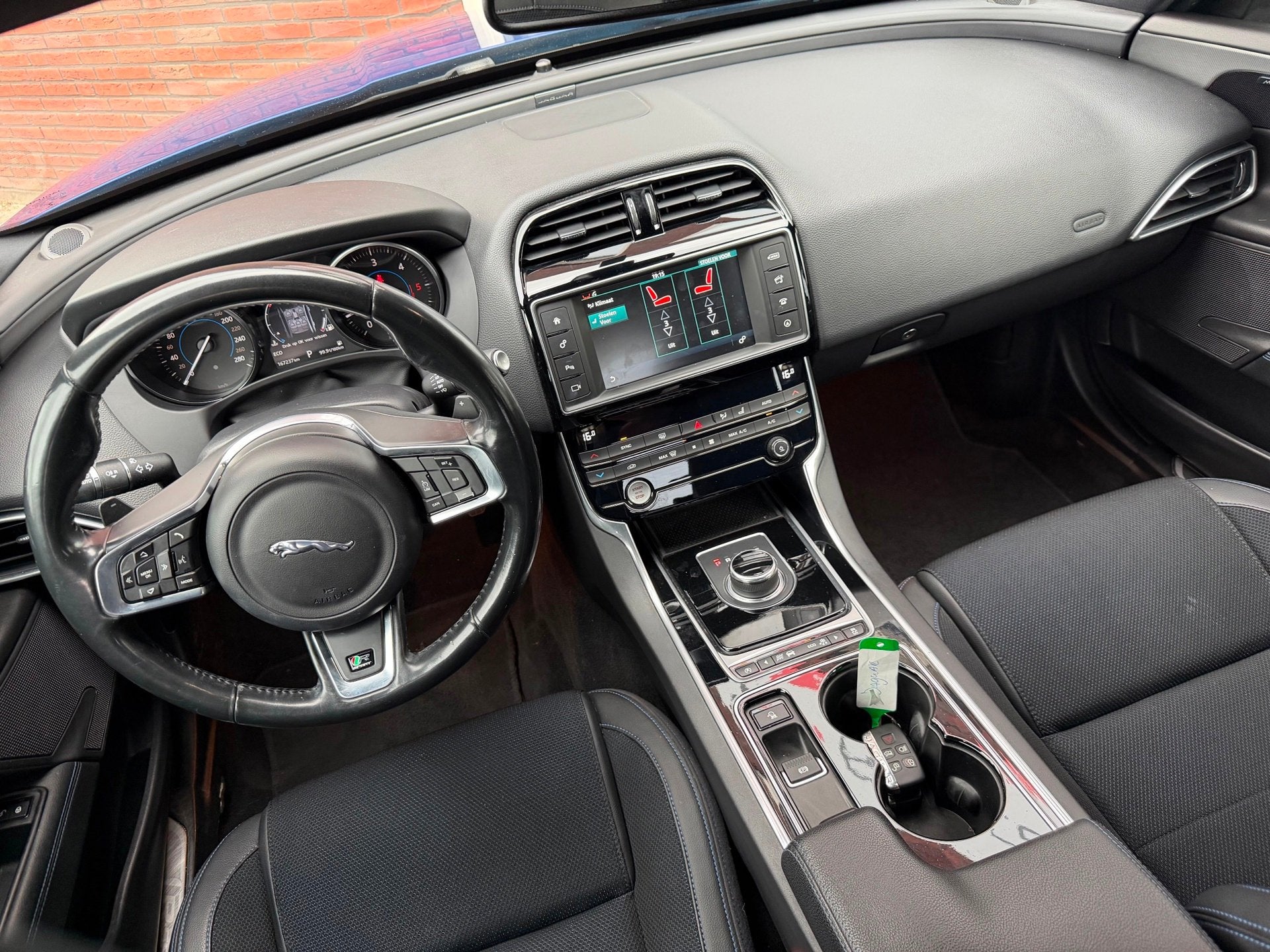 Jaguar XE 2.0 D Portfolio / Leder / Navi / Camera / Meredian, Auto's, Automaat, Achterwielaandrijving, 4 cilinders, Met garantie (alle)
