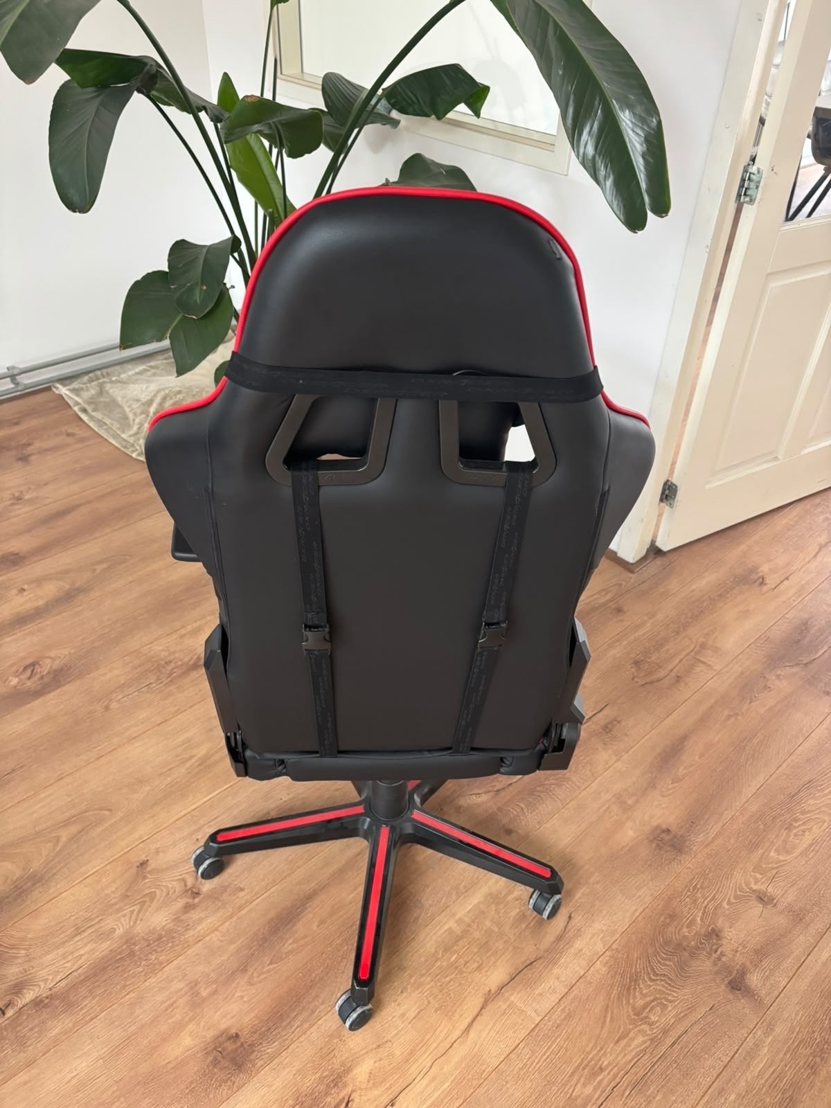 Foto 5 van DXRacer Gaming Bureaustoel - Zwart/Rood