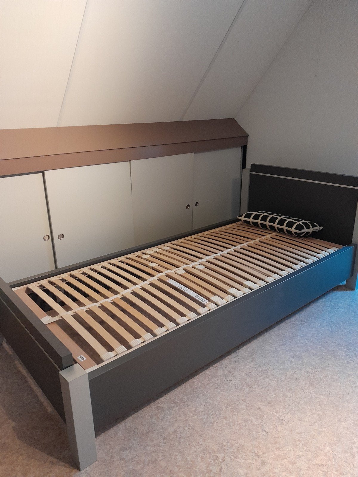 Complete tienerkamer: bed, kledingkast, bureau, ladekasten, Ophalen, Gebruikt, Jongetje of Meisje