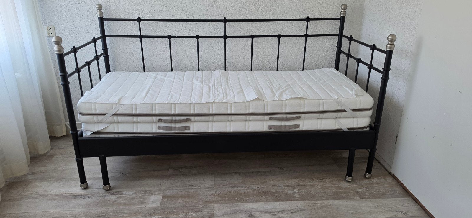 Ikea Svelvik onderschuifbed - Zwart metalen bedframe, Ophalen, Gebruikt, Zwart, Tweepersoons
