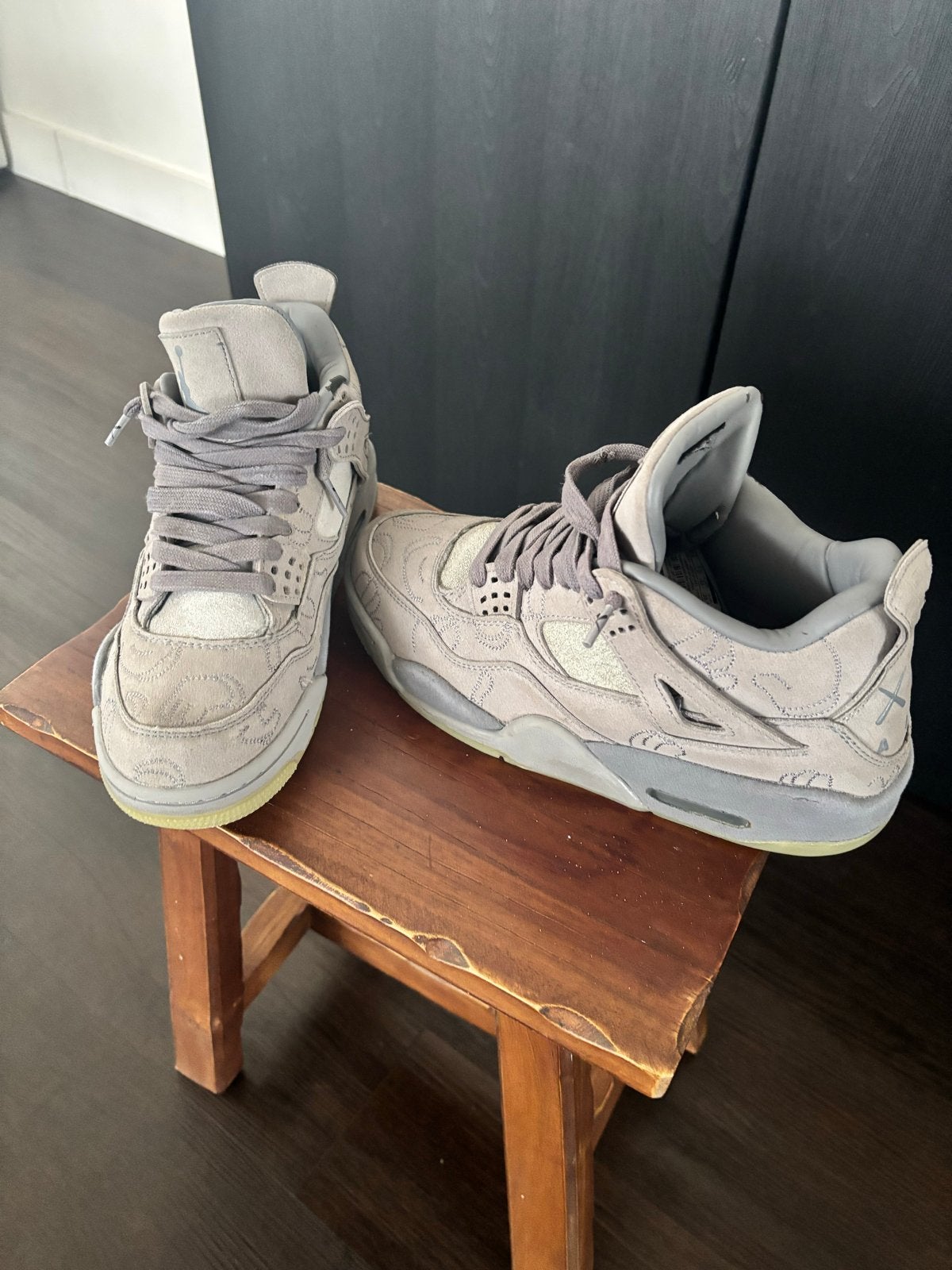 Jordan 4 Kaws Cool Grey - Maat 42, Kleding | Heren, Ophalen of Verzenden, Gedragen, Overige kleuren, Sneakers of Gympen