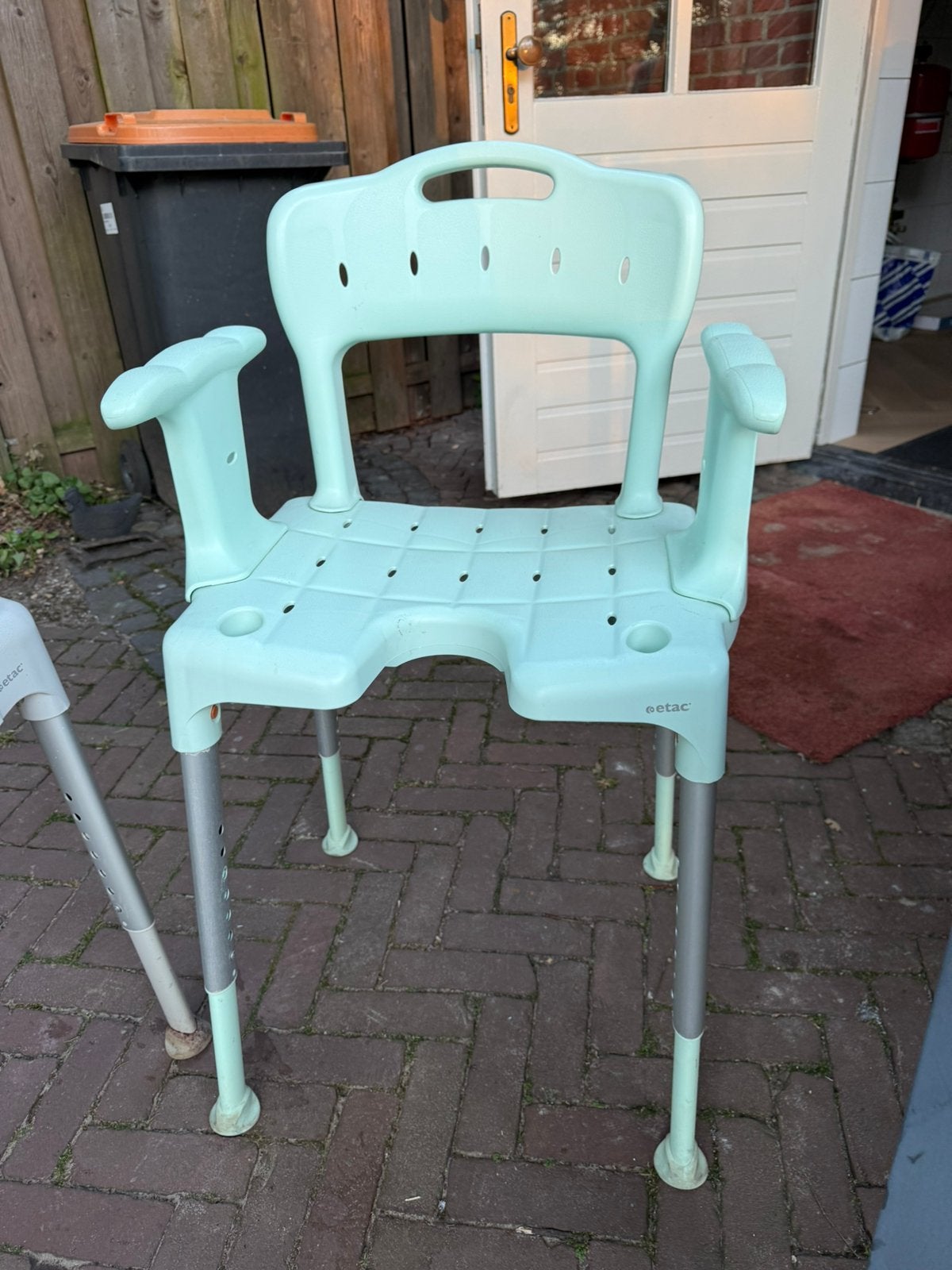 Te koop etac douchstoel, Diversen, Verpleegmiddelen, Ophalen of Verzenden, Zo goed als nieuw