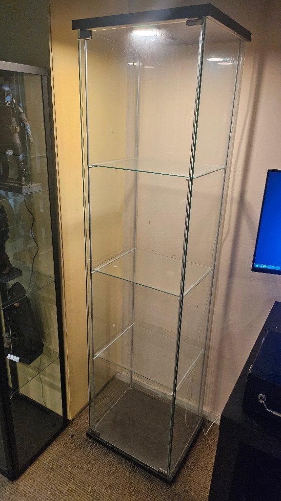 IKEA Detolf, ideaal voor verzamelaars, Ophalen, Met plank(en), Minder dan 50 cm, Gebruikt
