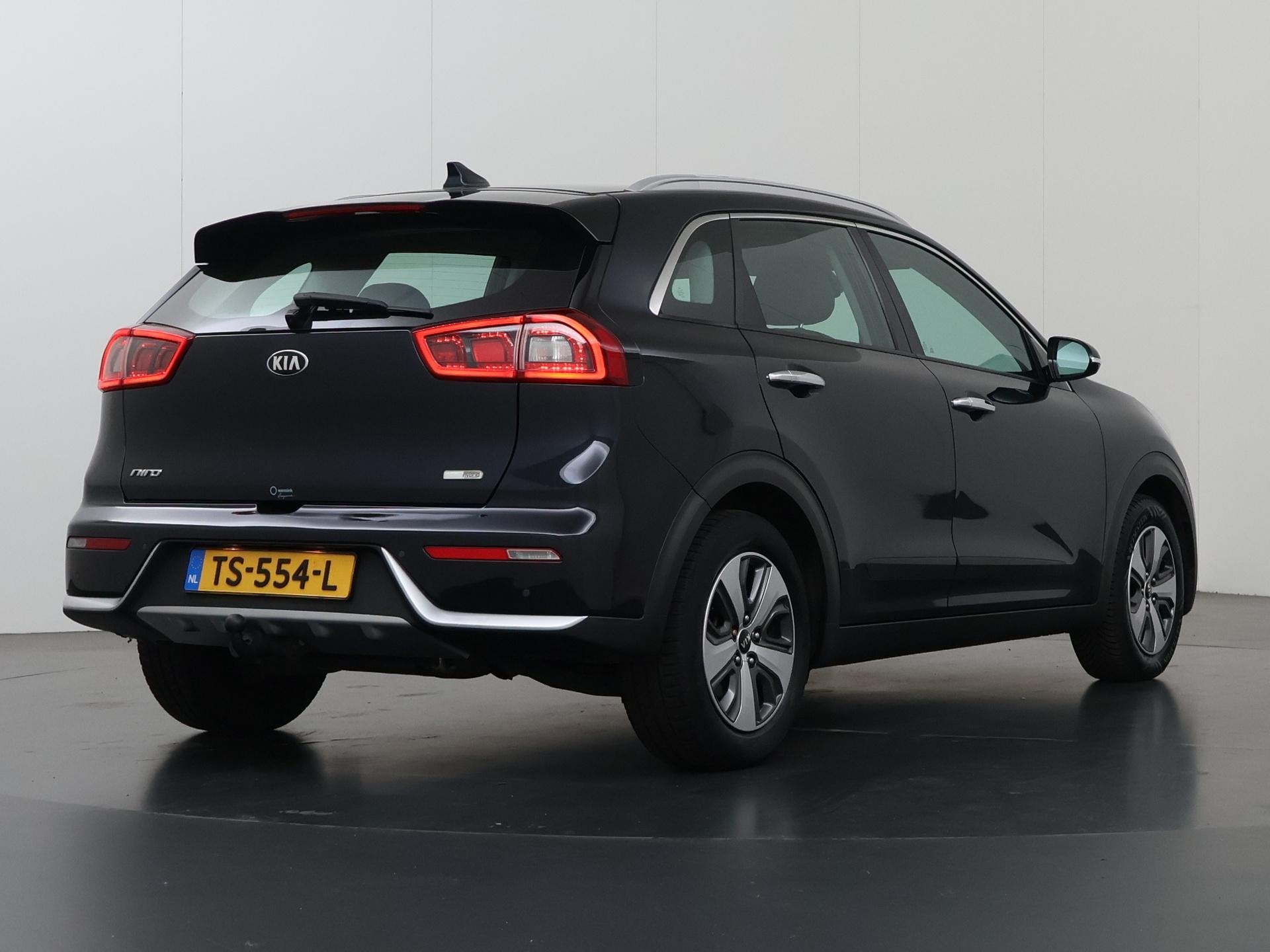 Foto 2 van Kia Niro 1.6 GDi Hybrid DynamicLine | Trekhaak | Navigatiesy