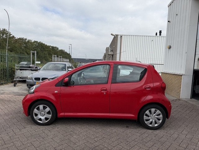 Toyota Aygo 1.0-12V + APK T/M 19-1-2027, Voorwielaandrijving, Stof, Gebruikt, Zwart