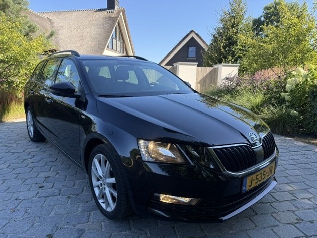 Skoda Octavia 1.6 TDI Sport Bns (bj 2020), Auto's, Voorwielaandrijving, Dealer onderhouden, Stof, Gebruikt