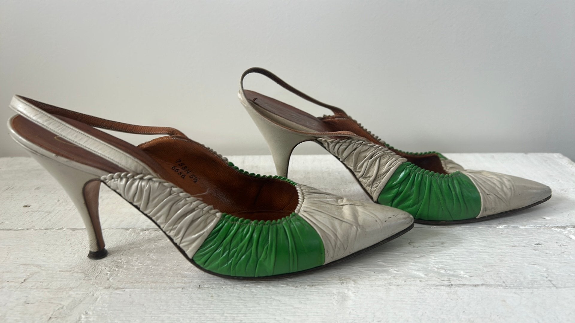 Vintage pumps maat 5,5 , groen met wit, Pumps, Ophalen of Verzenden, Gedragen, Groen