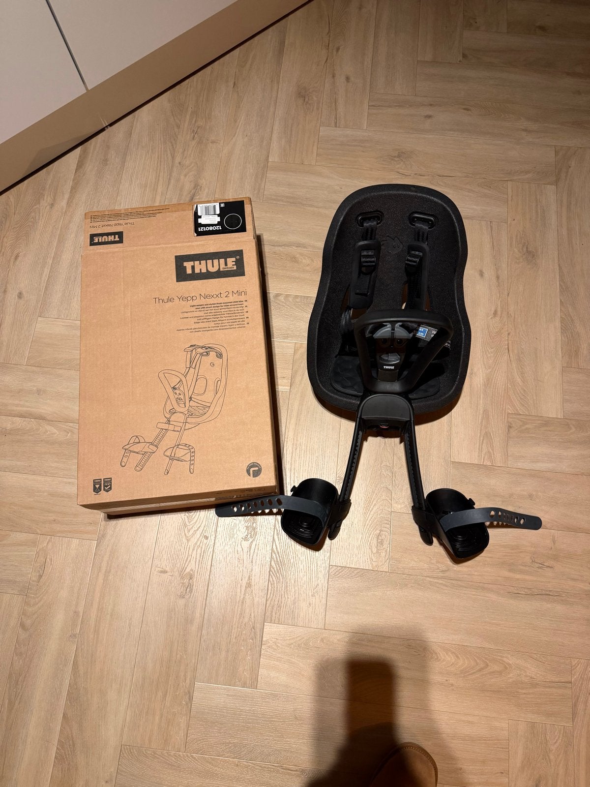 Thule Yepp Nexxt 2 Mini Voorzitje Compleet Zwart, Ophalen, Voetsteuntjes, Voorzitje, Zo goed als nieuw