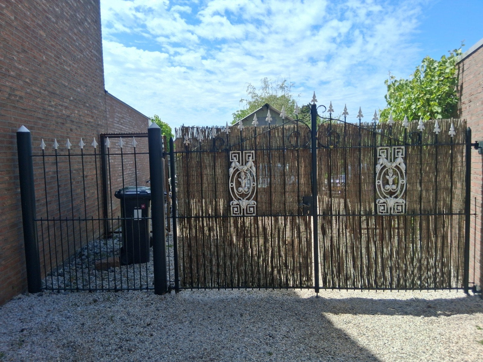 Sierhekwerk met dubbele poort, Tuin en Terras, Ophalen, Met poort, Gebruikt, Sierhekwerk