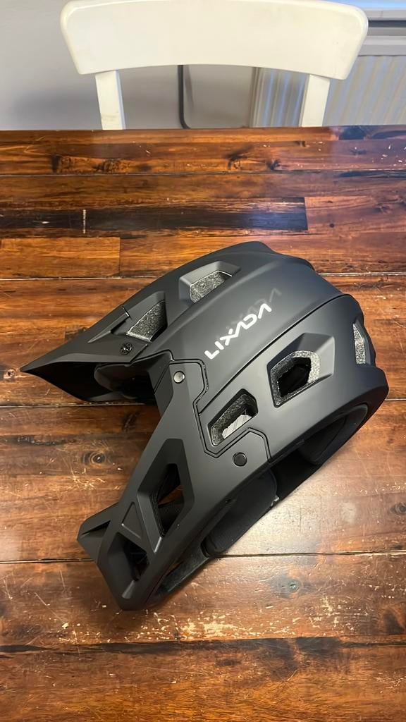 Mtb helm, Fietsen en Brommers, Fietsaccessoires | Fietshelmen, Ophalen of Verzenden, Nieuw, M, Heer of Dame