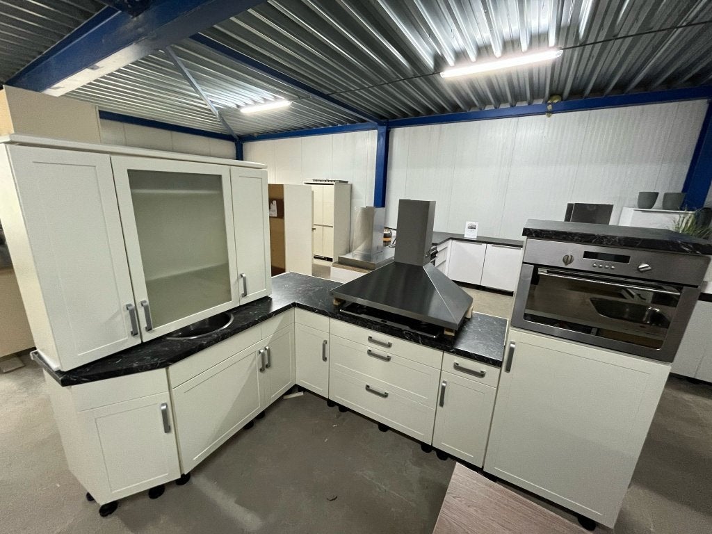Keuken Compleet met APP 120Keukens op voorraad Nr. 2704, Ophalen of Verzenden, Zo goed als nieuw, Hoekkeuken, Greeploos
