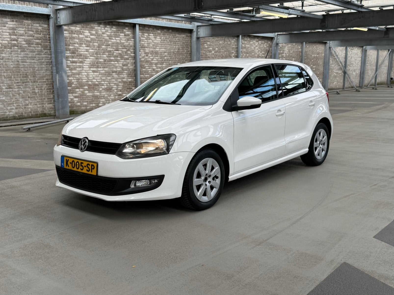 Volkswagen Polo 1.2 2010 Wit *Airco*Carplay*Lange APK*, Voorwielaandrijving, 40 €/maand, Zwart, 1198 cc