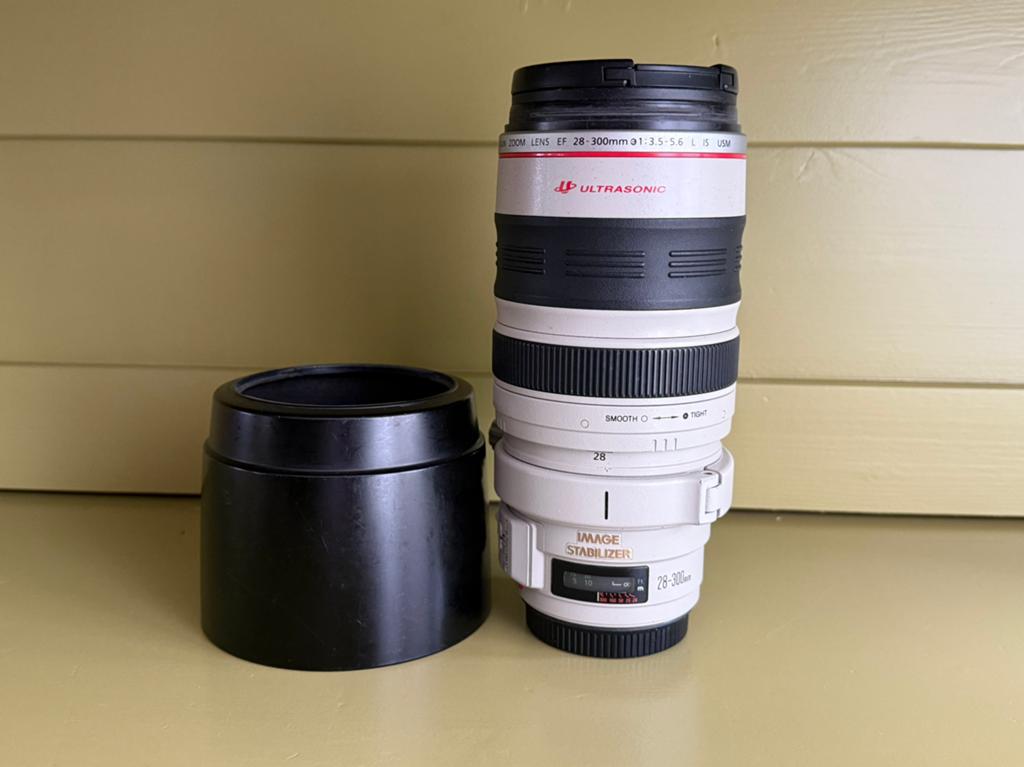 Canon EF 28-300mm 3,5-5.6 L IS USM, Ophalen of Verzenden, Zo goed als nieuw, Telelens, Zoom