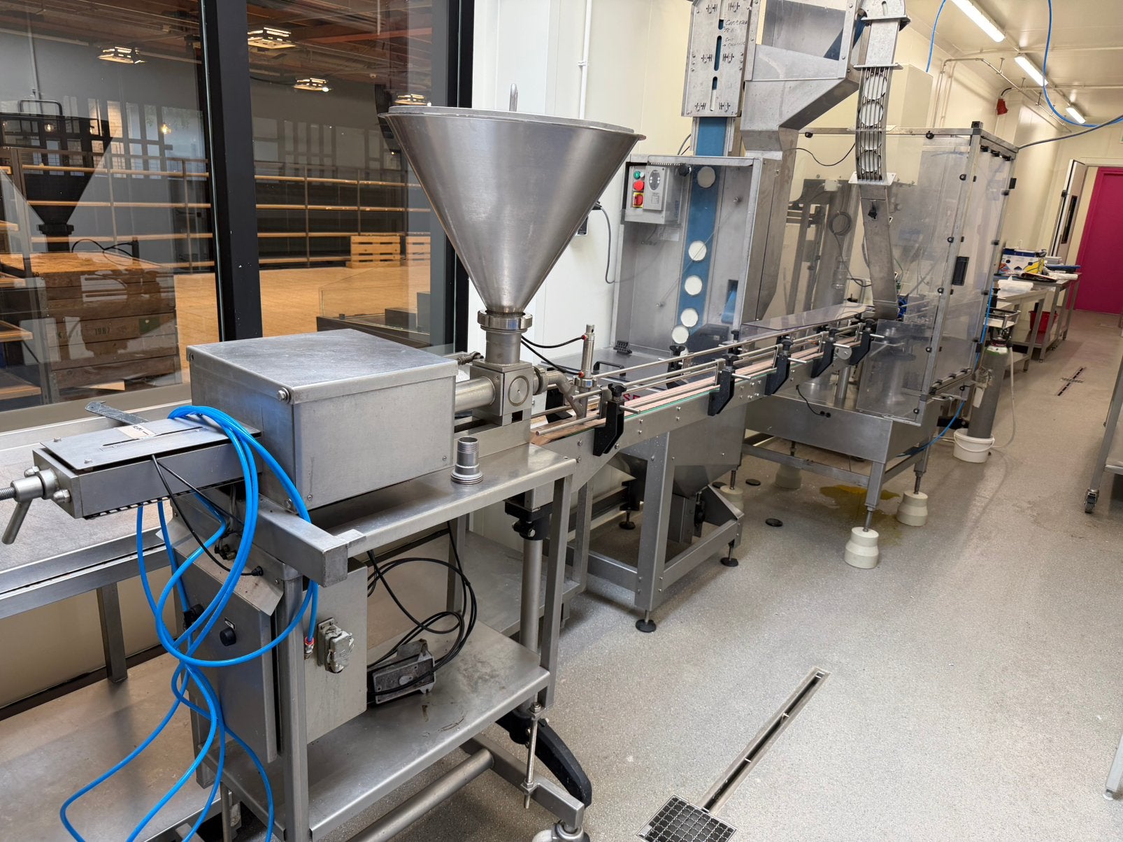 Afvulmachine met potten sluiter gebruikt voor mayonaise