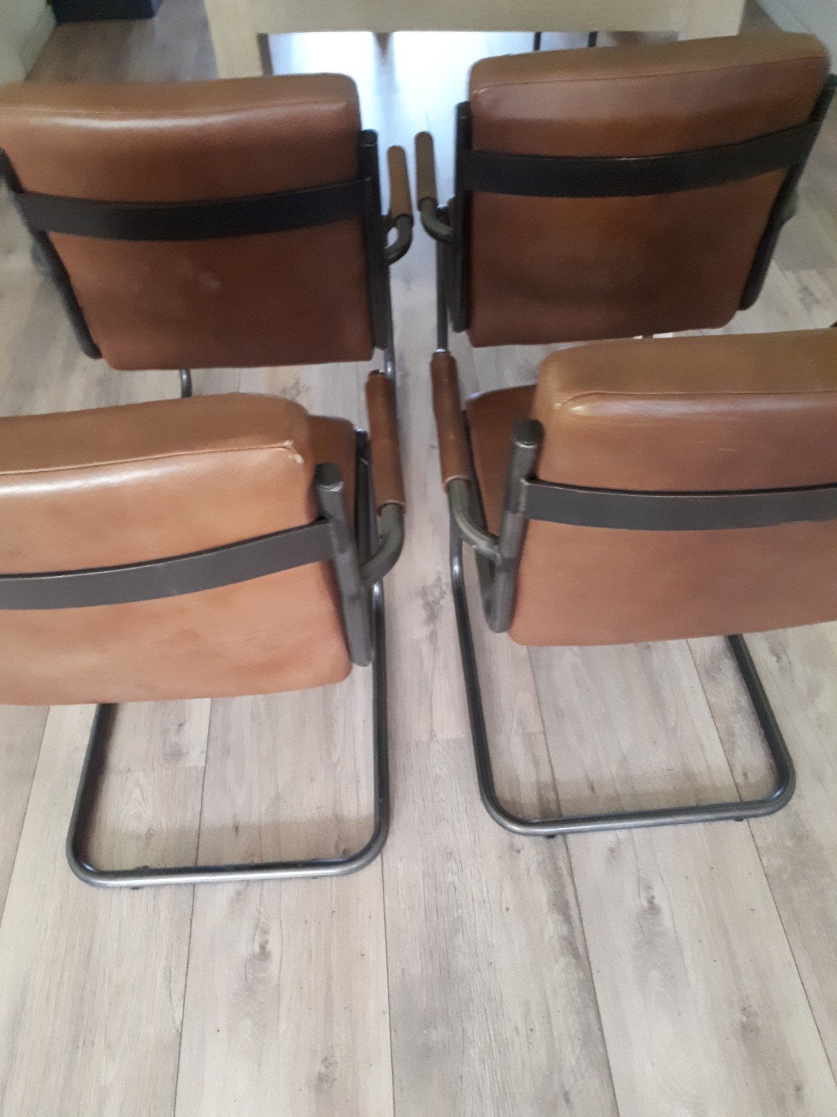 Set van 4 bruine leren eetkamerstoelen met metalen frame, Ophalen, Gebruikt, Bruin, Modern