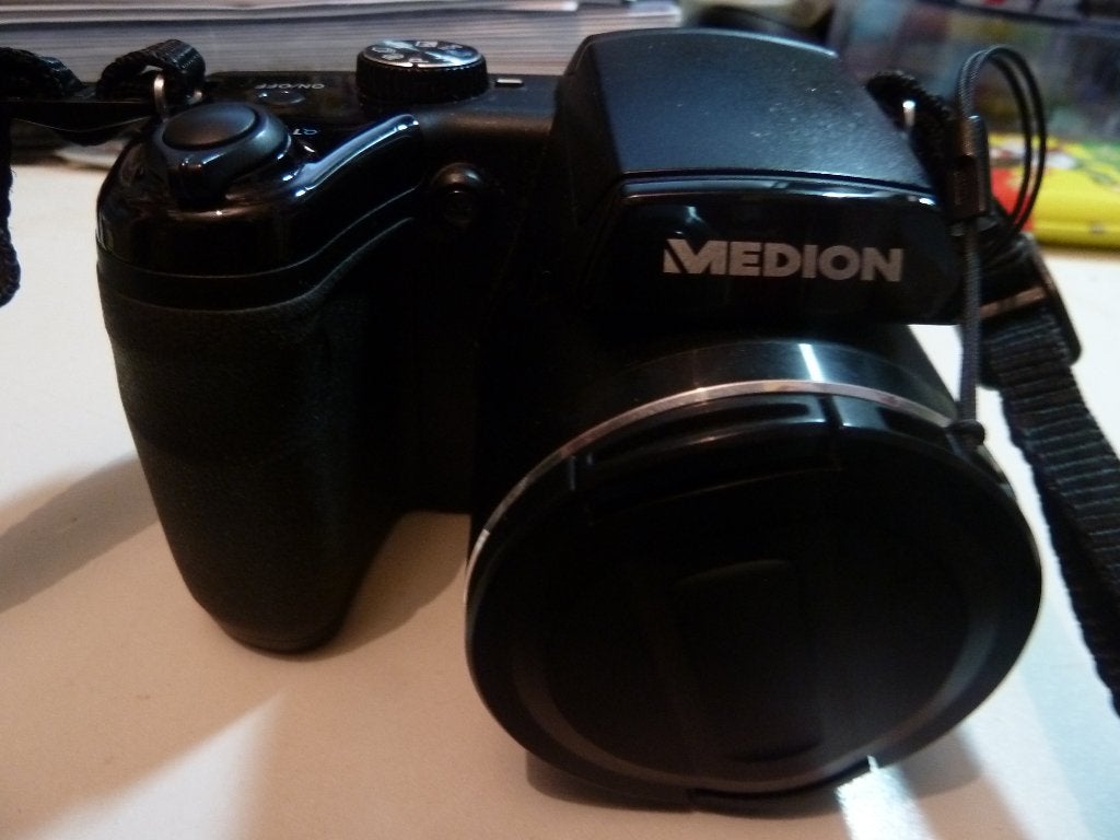 Medion digitale camera 21 x zoom 16 MP, 16 megapixels, Ophalen of Verzenden, Zo goed als nieuw, Cameratas