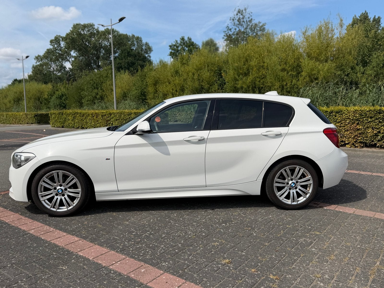 BMW 1-Serie 114I 75KW 5-DR 2014 Wit, Auto's, 1-Serie, Achterwielaandrijving, 4 cilinders, Wit