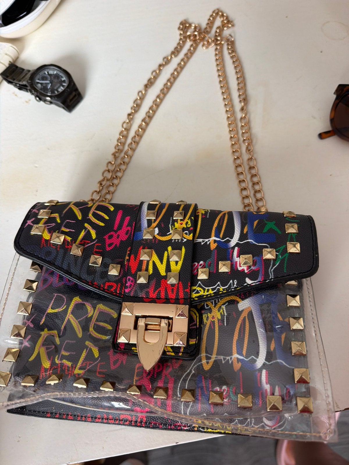 Trendy handtas met studs en graffiti print, Ophalen of Verzenden, Zo goed als nieuw, Zwart, Handtas